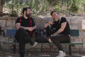 Ο Μιχάλης Σαράντης σε ρόλο "δημοσιογράφου" με τον Σπύρο Γραμμένο!