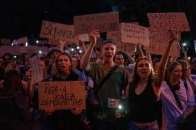 Ουκρανία: Σφοδρές αντιδράσεις στον νόμο Ζελένσκι που καταργεί υπηρεσίες καταπολέμησης της διαφθοράς