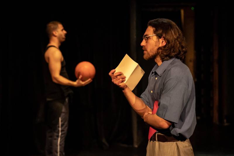 ΠΑΡΑΤΑΣΗ παραστάσεων &quot;Raised in Captivity&quot; του Nicky Silver λόγω επιτυχίας και ΑΛΛΑΓΗ ΗΜΕΡΑΣ κάθε Τρίτη στις 21:00 | έως 30 Δεκεμβρίου