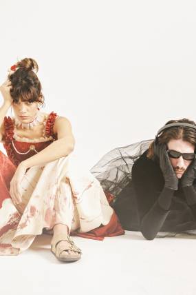 ΜΑΡΙ ΑΝΤΟΥΑΝΕΤ - Savon Original:  Η Ασφυξία Του Πούπουλου Όταν Πέφτει / ΣΤΟ ΘΕΑΤΡΟ ΚΑΜΙΡΟΣ