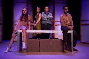 ΠΑΡΑΤΑΣΗ &amp; ΑΛΛΑΓΗ ΜΕΡΑΣ ΠΑΡΑΣΤΑΣΕΩΝ | ΔΕΣΜΩΤΗΣ της Νατάσας Σίδερη | Σκ. Κώστα Παπακωνσταντίνου | Θέατρο OLVIO