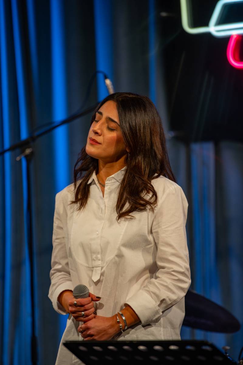 "ΜΟΝΟ ΕΣΕΝΑ ΕΧΩ" ΑΠΟ ΤΗ ΒΑΣΙΛΙΚΗ ΜΙΧΑΛΟΠΟΥΛΟΥ ΚΑΙ ΤΙΣ "ΚΑΣΕΤΕΣ ΤΟΥ ΜΕΛΩΔΙΑ 99,2 - ΟΙ ΦΩΝΕΣ ΤΟΥ ΑΥΡΙΟ" / (ΣΤΙΧΟΙ - ΜΟΥΣΙΚΗ: ΓΙΩΡΓΟΣ ΚΑΨΑΣΚΗΣ)