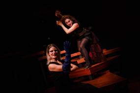 "Οι Δούλες" του Ζαν Ζενέ | Οι παραστάσεις συνεχίζονται και τον Φεβρουάριο στο Θέατρο Άττις-Νέος Χώρος | Σκην.: Σάββας Στρούμπος | Σημείο Μηδέν