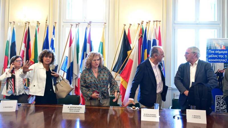 Φιάσκο με τον ευρω-έλεγχο για τα Τέμπη: Ηλθον, είδον και απήλθον με… λεωφορείο – Δεν μπήκαν καν σε τρένο