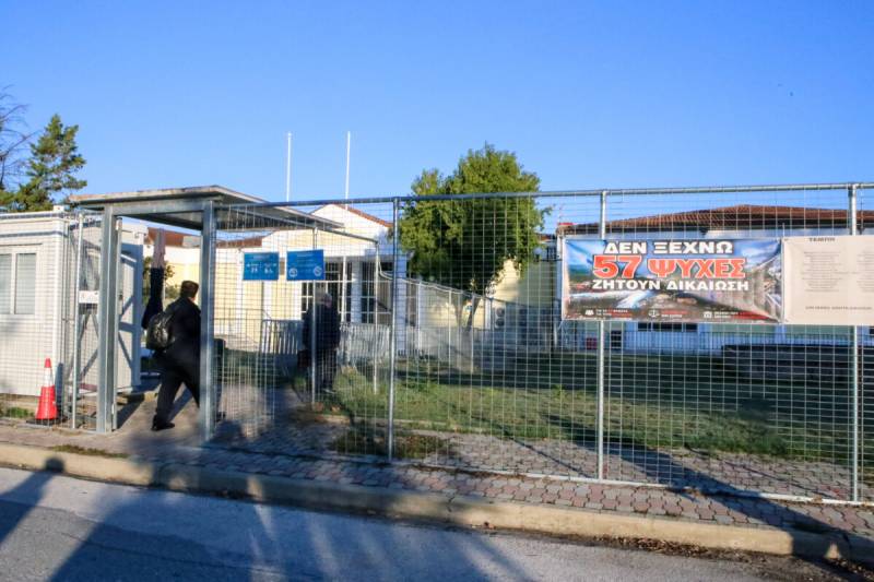Δίκη για Τέμπη / «Έλεγαν ψέματα για να μην χάνουν έσοδα από τα εισιτήρια» – Οι καταθέσεις των γονέων της Ελισάβετ Χατζηβασιλείου