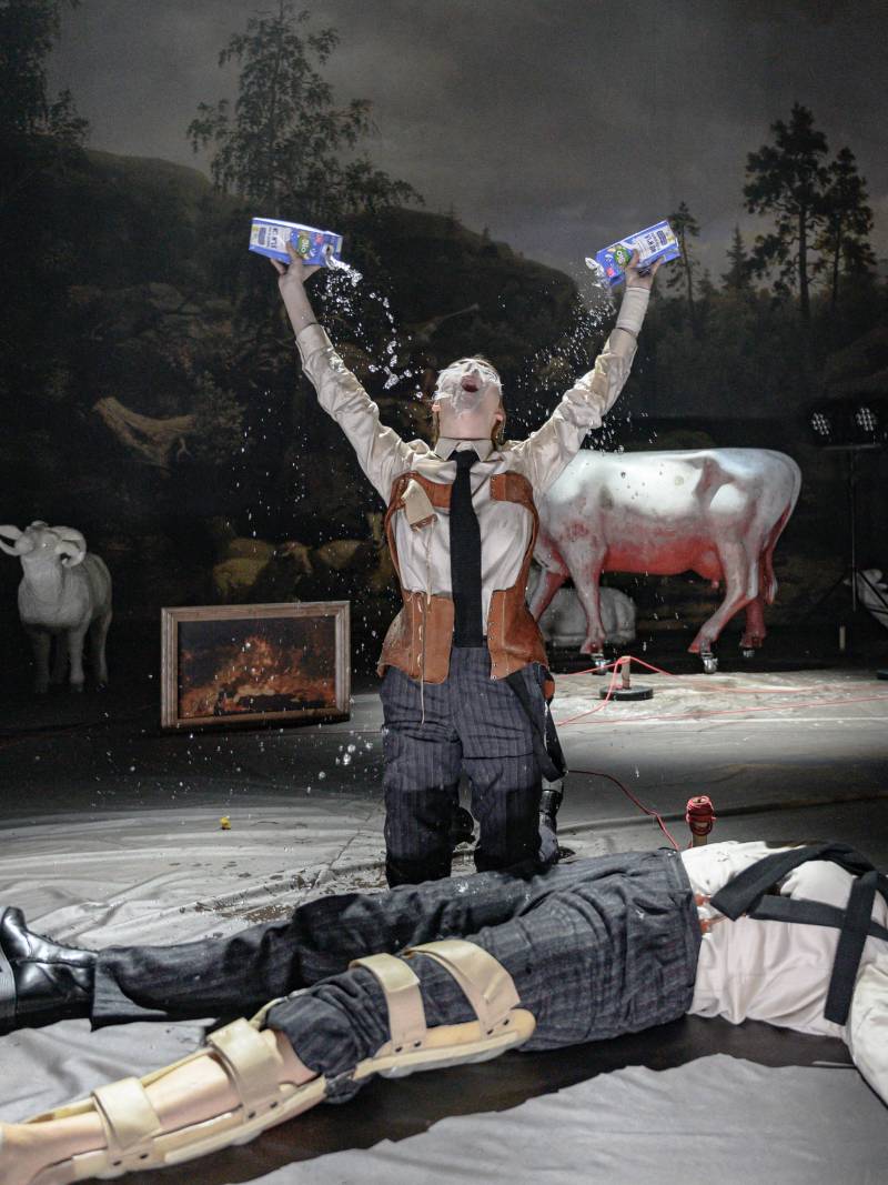 STAGES OF RESISTANCE - Ίδρυμα Β. &amp; Μ. Θεοχαράκη σε συνεργασία με το Θέατρο Μαβίλη