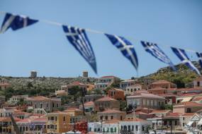 Τήλος: Απειλούν με άγρια καταστολή κατά της ελεύθερης κατασκήνωσης του νησιού – Η επιστολή της δημάρχου προς τον πρωθυπουργό