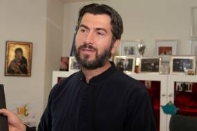 Ποινή 9,6 χρόνια για τον πατέρα Αντώνιο – Πρέπει να καταβάλει πάνω από 60.000 ευρώ για να μείνει εκτός φυλακής