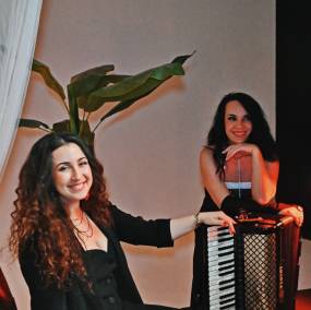 "Η νύχτα μου γέρνει" Zoe Tiganouria Feat Nayia Agorastou ξεπέρασε τις 100.000 views σε λίγες μέρες