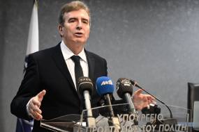 Γιάννης Μάγγος σε Χρυσοχοΐδη / Θα επιτρέψετε να επαναληφθεί η τρομοκρατική συμπεριφορά των αστυνομικών σας;