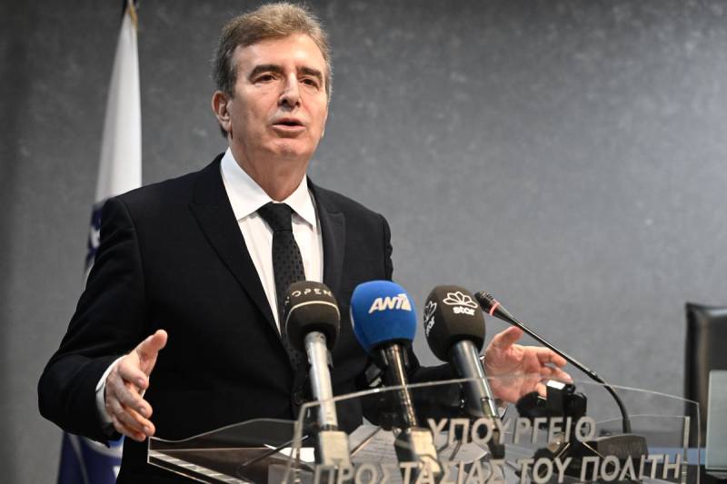Γιάννης Μάγγος σε Χρυσοχοΐδη / Θα επιτρέψετε να επαναληφθεί η τρομοκρατική συμπεριφορά των αστυνομικών σας;