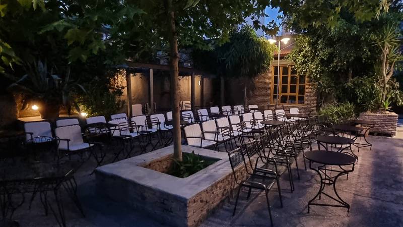 Θερινό Σινεμά και τον Σεπτέμβρη στην αυλή του Επί Κολωνώ | Είσοδος ελεύθερη με δελτίο εισόδου