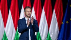 Πέτερ Μαγιάρ: «Παραιτήσου ή θα σε απομακρύνω», το μήνυμα στον πρόεδρο της Ουγγαρίας