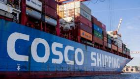 Reuters: Οι ΗΠΑ κατηγορούν την COSCO για κατασκοπεία – «Συλλέγει πληροφορίες με κρυφό εξοπλισμό»