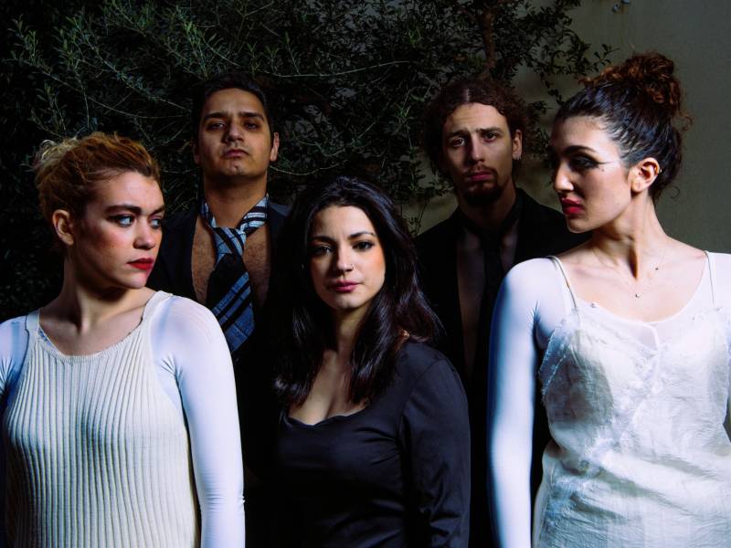 H νεοσύστατη ομάδα ΤΑΡΑΤΣΑ συνεχίζει το ταξίδι της παράστασης της «Δόξα(sin)» στην Αθήνα, στο θέατρο ΔΡΟΜΟΣ