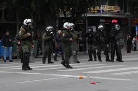 Θεσσαλονίκη: Χημικά και ξύλο σε διαδηλωτές στην αντιφασιστική συγκέντρωση για την ομιλία Κασιδιάρη