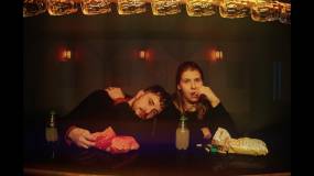 ΚΟΥΡΕΛΙ του DENNIS KELLY | Σκηνοθεσία ΣΥΜΕΩΝ ΚΩΣΤΑΚΟΓΛΟΥ | Από Τετάρτη 8 Απριλίου | Θέατρο Χώρος