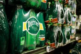 Κινδυνεύει με απόσυρση το Perrier - Εξετάζεται το πόσο «φυσικό» μεταλλικό νερό είναι