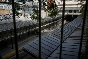 ΗΣΑΠ: Ανησυχία για τη στατικότητα της οροφής στο Μοναστηράκι