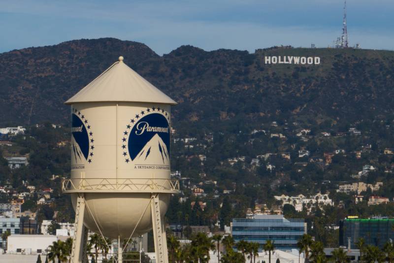 «Κλείδωσε» η εξαγορά μαμούθ: Η Paramount απέκτησε τη Warner Bros. Discovery έναντι 81 δισ. δολαρίων – Οι αντιδράσεις του Χόλιγουντ, ο Τραμπ και τα πετροδόλαρα