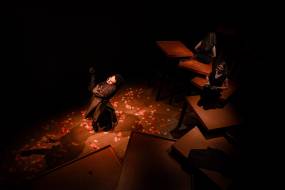 Τελευταίες Παραστάσεις έως 22 Μαρτίου | Οι Δούλες του Ζ. Ζενέ | Θέατρο Άττις-Νέος Χώρος | Σκην.: Σ. Στρούμπος