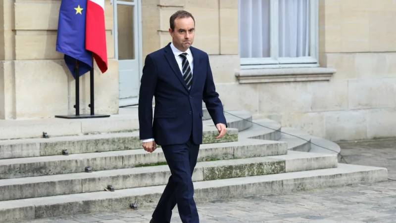 Παραιτήθηκε ο Γάλλος πρωθυπουργός Σεμπαστιέν Λεκορνί