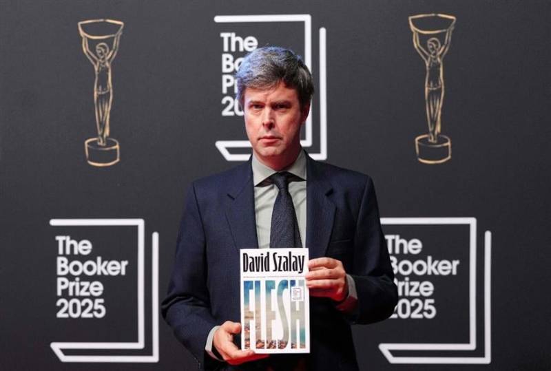 Booker 2025: Νικητής ο David Szalay για το «Flesh» - Μια ζωή που εκτροχιάζεται από τη δύναμη της μοίρας