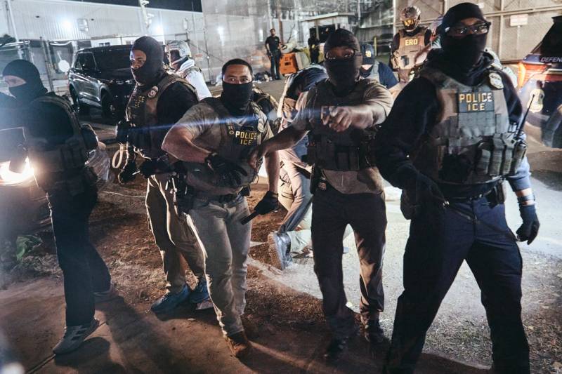 ΗΠΑ: Γάντια που προκαλούν ηλεκτροσόκ θα δώσουν σε πράκτορες της ICE