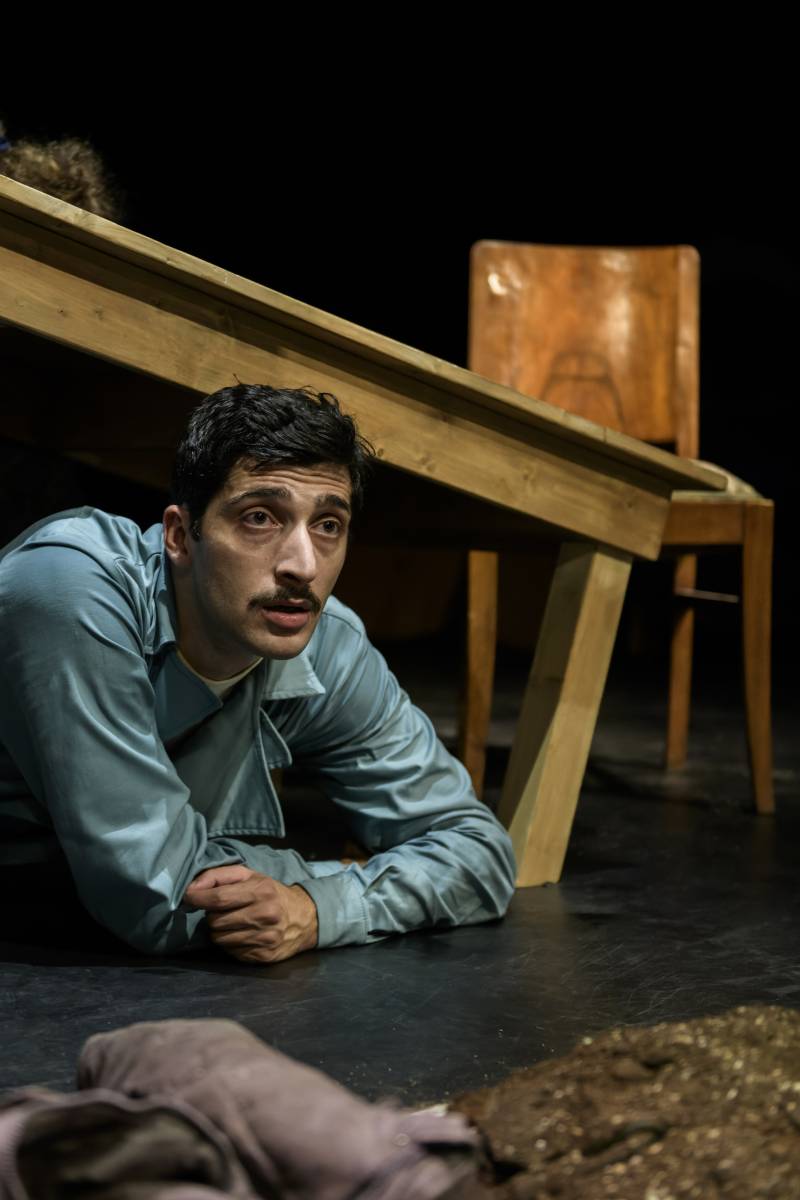 ΓΙΑ 3Η ΧΡΟΝΙΑ «Η λέξη πρόοδος στο στόμα της μητέρας μου ηχούσε πολύ φάλτσα», σε σκηνοθεσία Αικατερίνης Παπαγεωργίου || Από 19 Νοεμβρίου στο Θέατρο Μπέλλος με EARLY BIRD: 9€