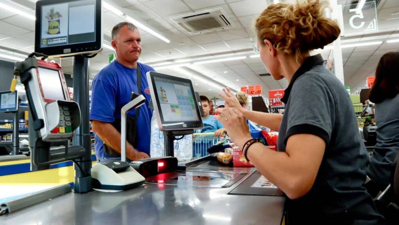 Πώς τα σουπερμάρκετ αγοράζουν 40% φτηνότερα από όσο γράφουν οι τιμοκατάλογοι – Μισή έρευνα από την Επιτροπή Ανταγωνισμού