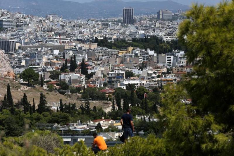 Αγοραπωλησία ακινήτου και ληξιπρόθεσμες οφειλές: Η Εφορία θα μπορεί να βάζει «χέρι» στα χρήματα της πώλησης