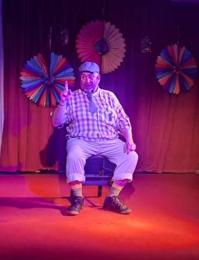 «ΡΙΖΙΛ ΓΙΝΙΚΑΜΙ…ΑΠΟΚΡΙΑΤΚΑ» με τον Κώστα Γόνη στο Κέντρο Τέχνης &amp; Πολιτισμού ΘΥΜΕΛΗ - ΕΛΛΗ ΒΟΖΙΚΙΑΔΟΥ