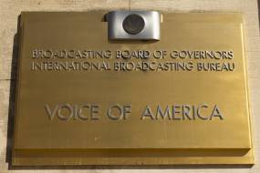 Τραμπ / «Φιμώνει» το «Voice of America» μετά από 83 χρόνια λειτουργίας