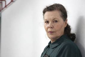 «Ο ΟΥΡΑΝΟΣ ΚΑΤΑΚΟΚΚΙΝΟΣ στον γαλαξία της Αναγνωστάκη» με τη Ρούλα Πατεράκη από τις 18 Απριλίου στο Θέατρο Ψυρρή