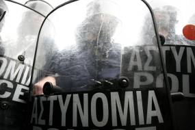 Καταγγελία στη Μυτιλήνη: Άγριος ξυλοδαρμός συλληφθέντα μέσα στο Αστυνομικό Τμήμα – Κατέρρευσε στο Δικαστήριο