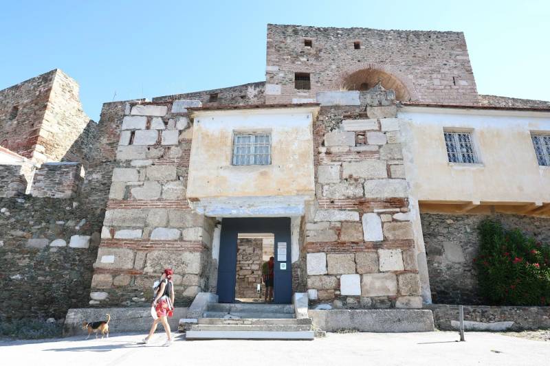 Το υπουργείο Πολιτισμού βάζει «ενοικιαστήριο» στο Γεντί Κουλέ, «υπέρτατη ασέβεια» καταγγέλλουν 300 πανεπιστημιακοί
